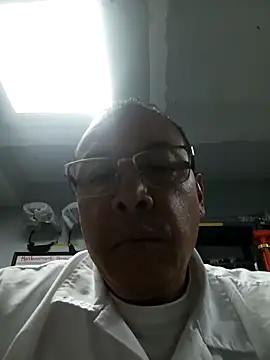Snapshot of OrionStone chatting on 09.18.25 OrionStone online show from 09.18.25