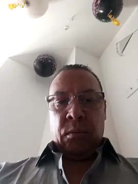 Snapshot of OrionStone chatting on 09.24.25 OrionStone online show from 09.24.25