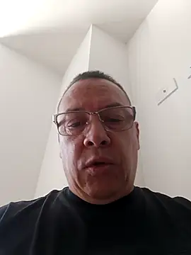 Snapshot of OrionStone chatting on 10.02.25 OrionStone online show from 10.02.25