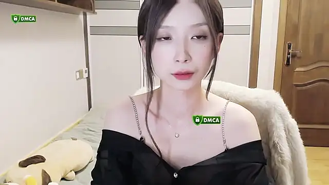 Snapshot of ke-le chatting on 09.28.25 ke-le online show from 09.28.25