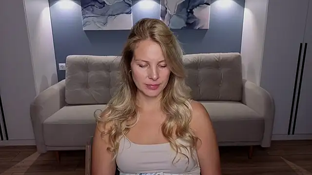 Snapshot of MelanieBennett chatting on 09.16.25 MelanieBennett online show from 09.16.25