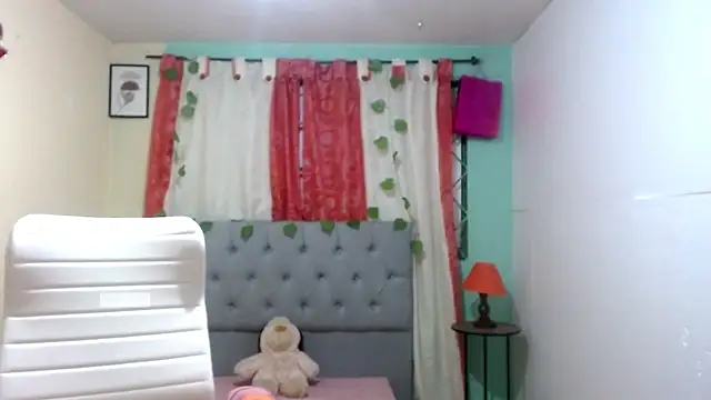 Snapshot of vale_miel chatting on 09.08.25 vale miel online show from 09.08.25