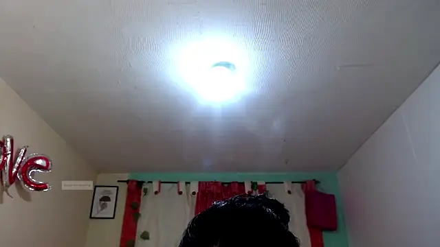 Snapshot of vale_miel chatting on 10.16.25 vale miel online show from 10.16.25