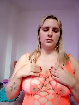 Snapshot of JessicaItalia chatting on 10.20.25 JessicaItalia online show from 10.20.25
