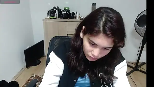 Snapshot of MalloryMyers chatting on 10.12.25 MalloryMyers online show from 10.12.25