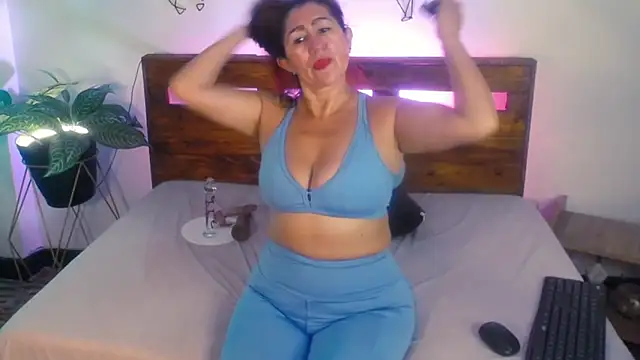 Snapshot of Yeseniaa25_ chatting on 09.23.25 Yeseniaa25  online show from 09.23.25