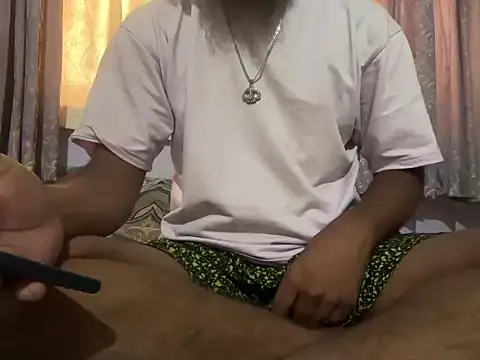 Snapshot of Matt6102 chatting on 10.09.25 Matt6102 online show from 10.09.25