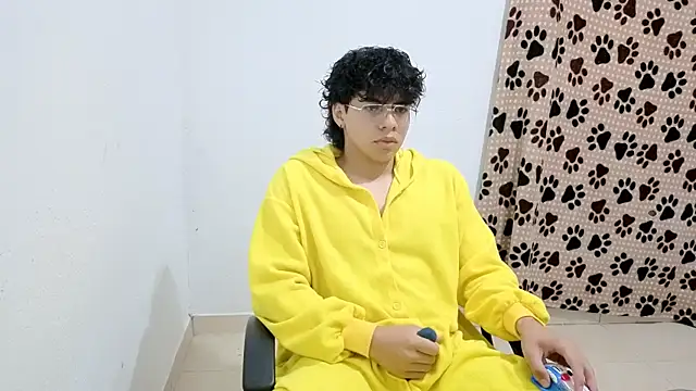 Snapshot of Kei_Dream chatting on 10.30.25 Kei Dream online show from 10.30.25