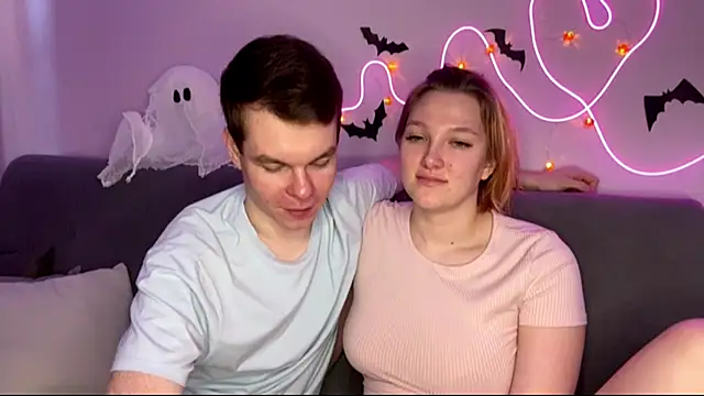 julielourens online show from 10.27.25