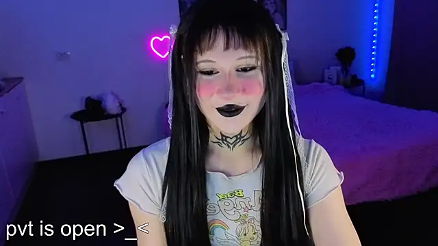 Snapshot of your_little_eva chatting on 09.10.25 your little eva online show from 09.10.25