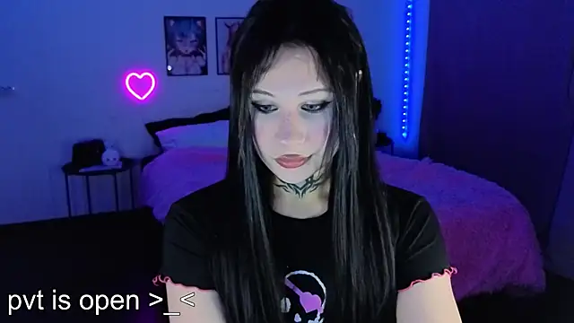 Snapshot of your_little_eva chatting on 09.22.25 your little eva online show from 09.22.25