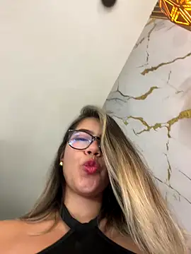 Snapshot of sara_calderon chatting on 09.09.25 sara calderon online show from 09.09.25