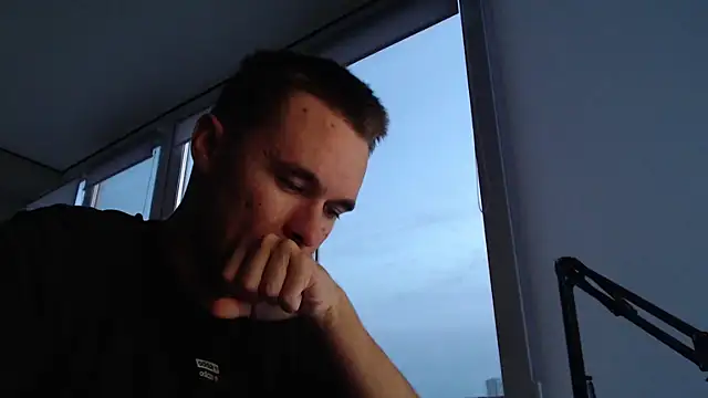 Snapshot of FreddyBredi chatting on 10.09.25 FreddyBredi online show from 10.09.25