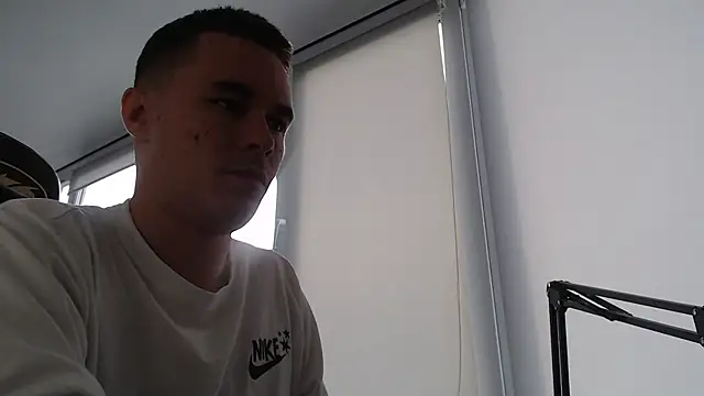 Snapshot of FreddyBredi chatting on 10.27.25 FreddyBredi online show from 10.27.25