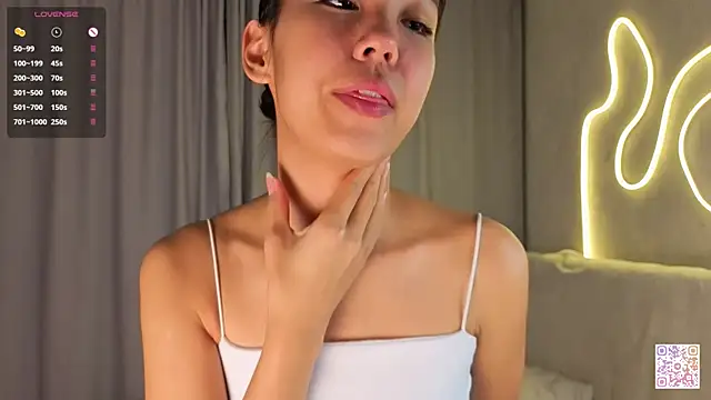 AlodiaAxley online show from 10.25.25