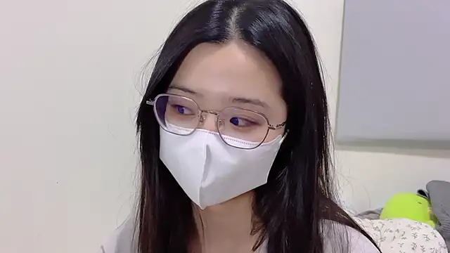 Snapshot of LHeart chatting on 10.17.25 LHeart online show from 10.17.25