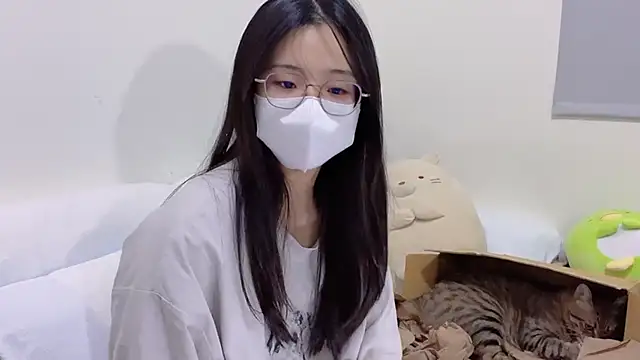 Snapshot of LHeart chatting on 10.18.25 LHeart online show from 10.18.25
