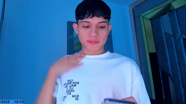 Snapshot of Sebax_Young chatting on 10.15.25 Sebax Young online show from 10.15.25