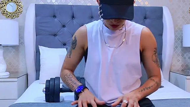 ZoeKrug online show from 10.30.25