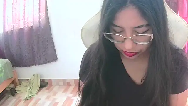 Snapshot of honeysweet111 chatting on 10.03.25 honeysweet111 online show from 10.03.25