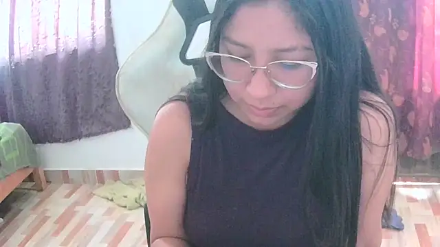 Snapshot of honeysweet111 chatting on 10.08.25 honeysweet111 online show from 10.08.25