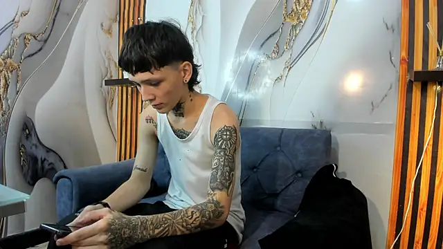 Snapshot of StraightBoy_Nick chatting on 09.23.25 StraightBoy Nick online show from 09.23.25