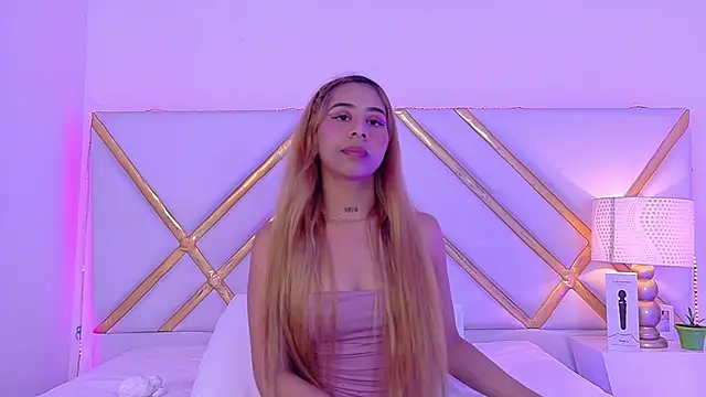 Snapshot of laila_stilwiills chatting on 10.07.25 laila stilwiills online show from 10.07.25