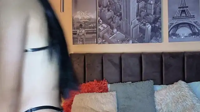 Snapshot of Blue_Sixx chatting on 11.02.25 Blue Sixx online show from 11.02.25