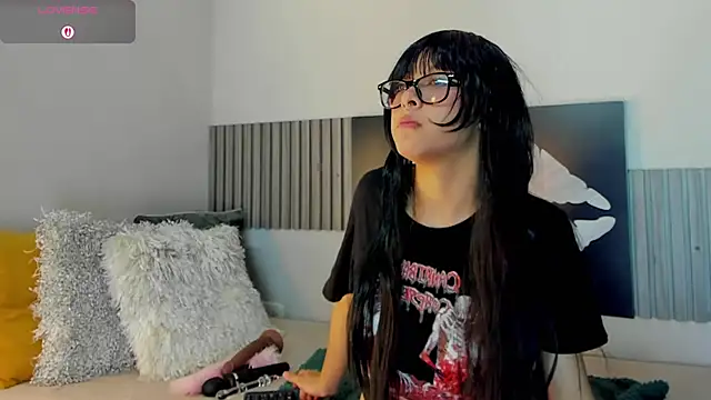 Snapshot of Blue_Sixx chatting on 11.05.25 Blue Sixx online show from 11.05.25