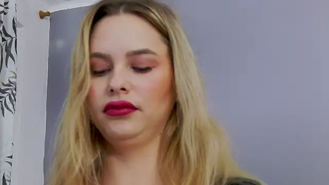 Snapshot of Ellsa_Jean_ chatting on 10.09.25 Ellsa Jean online show from 10.09.25