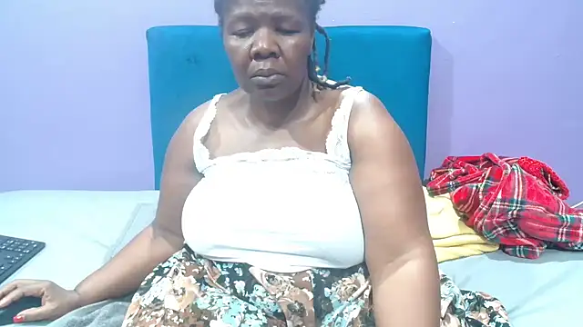 Snapshot of NaughtyChubbyZoe chatting on 09.22.25 NaughtyChubbyZoe online show from 09.22.25