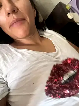 Snapshot of Huitaca_ chatting on 10.26.25 Huitaca online show from 10.26.25