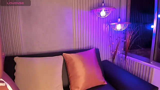 MarianaaSantos online show from 10.21.25