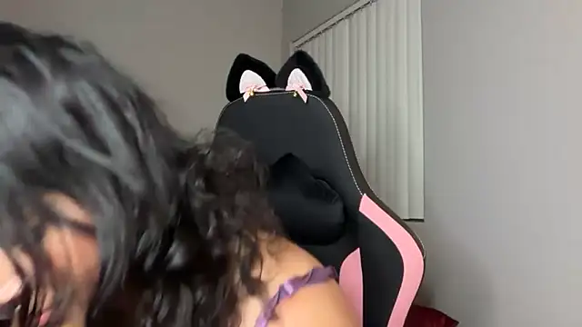 Snapshot of pressuremami chatting on 09.13.25 pressuremami online show from 09.13.25