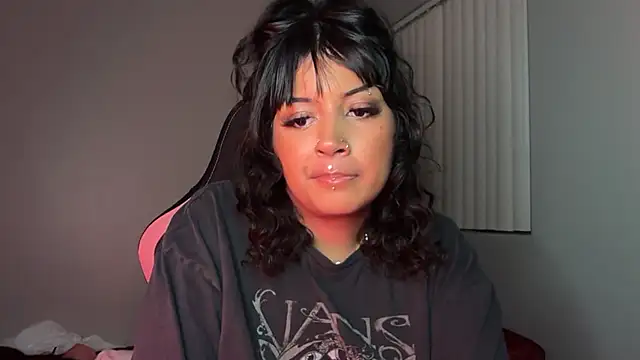 Snapshot of pressuremami chatting on 09.16.25 pressuremami online show from 09.16.25