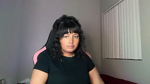 Snapshot of pressuremami chatting on 09.20.25 pressuremami online show from 09.20.25