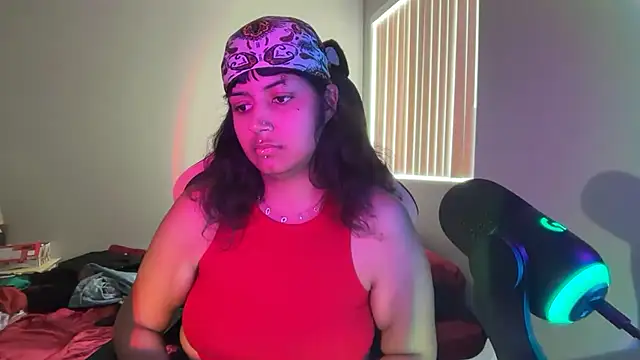 Snapshot of pressuremami chatting on 10.22.25 pressuremami online show from 10.22.25