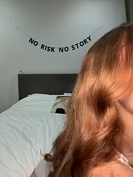 Snapshot of katexxxx chatting on 10.28.25 katexxxx online show from 10.28.25