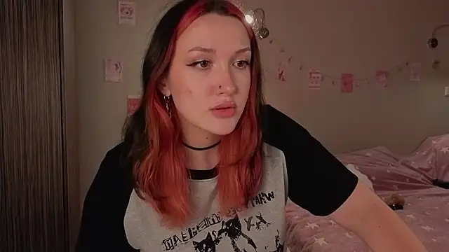 Snapshot of CrystalBlaze_ chatting on 09.21.25 CrystalBlaze online show from 09.21.25