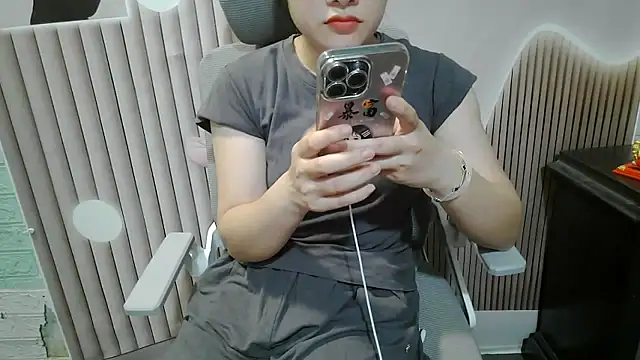 Snapshot of Emachiii chatting on 09.21.25 Emachiii online show from 09.21.25