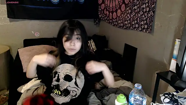 London Ray online show from 10.31.25