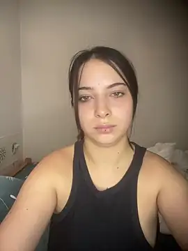 Snapshot of Bella__Booty chatting on 10.19.25 Bella Booty online show from 10.19.25