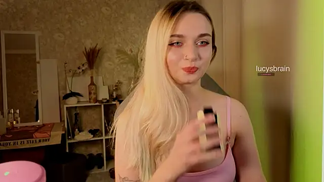 Snapshot of Lucyinthesheets chatting on 10.23.25 Lucyinthesheets online show from 10.23.25