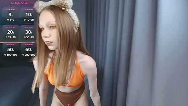 FoxyMira online show from 09.22.25