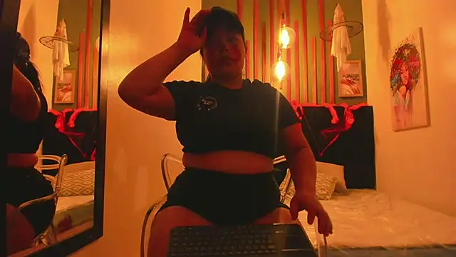 Laura Sex19 online show from 10.31.25