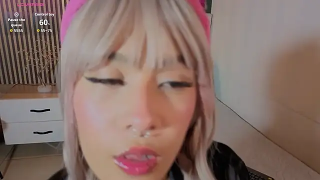 Snapshot of ada_sisns chatting on 12.04.25 ada sisns online show from 12.04.25