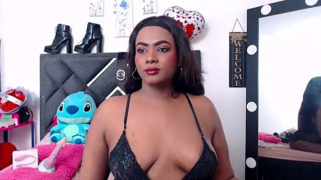 Snapshot of NatashaBella chatting on 09.29.25 NatashaBella online show from 09.29.25