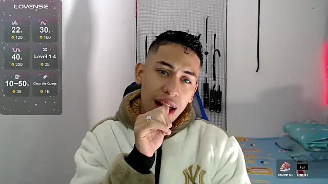 Snapshot of dylan_apol0 chatting on 09.20.25 dylan apol0 online show from 09.20.25