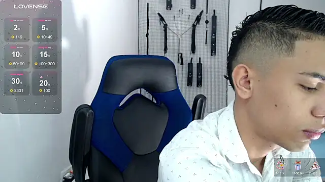 Snapshot of dylan_apol0 chatting on 09.21.25 dylan apol0 online show from 09.21.25