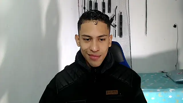 Snapshot of dylan_apol0 chatting on 09.27.25 dylan apol0 online show from 09.27.25